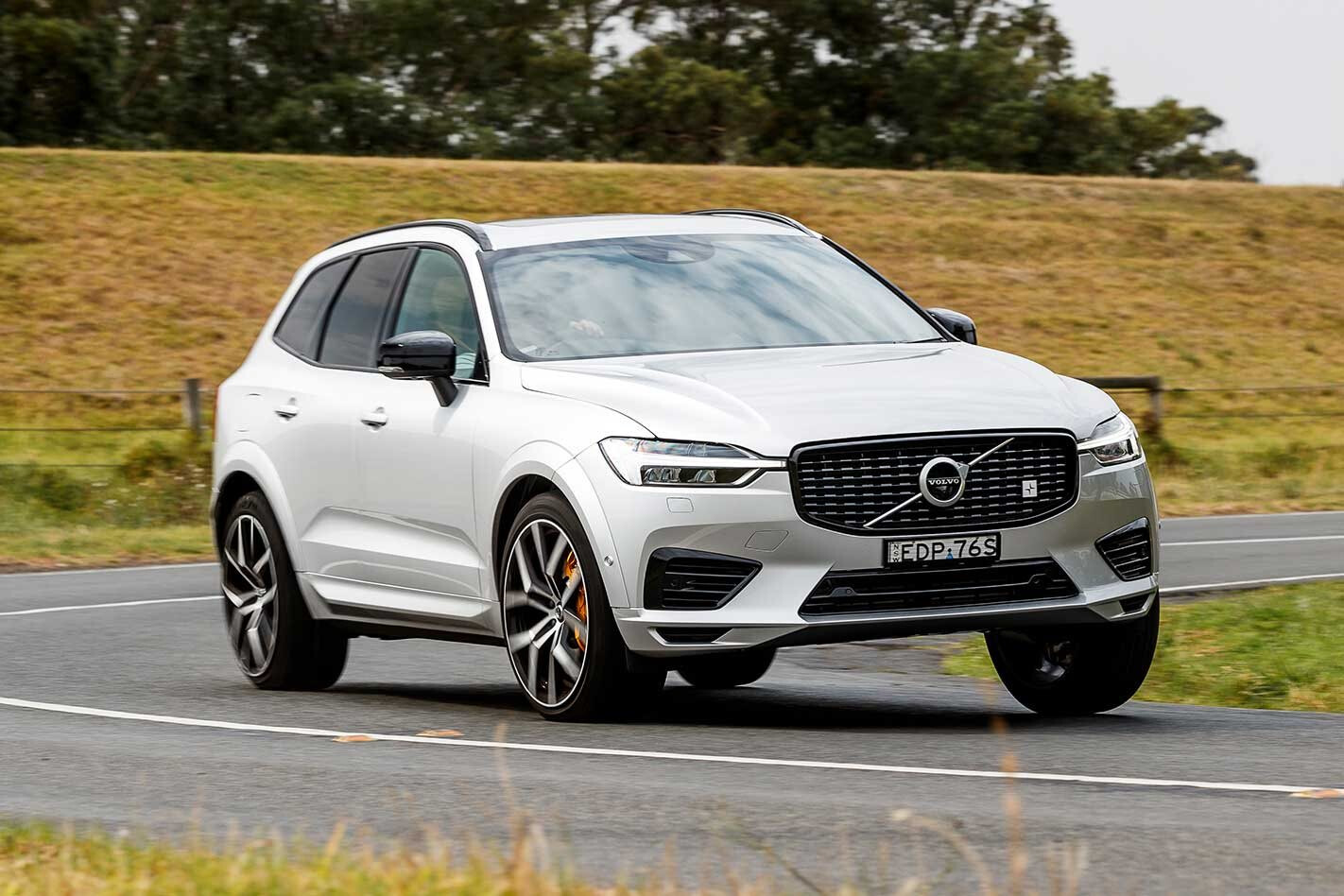 volvo_xc60-country-road.jpg