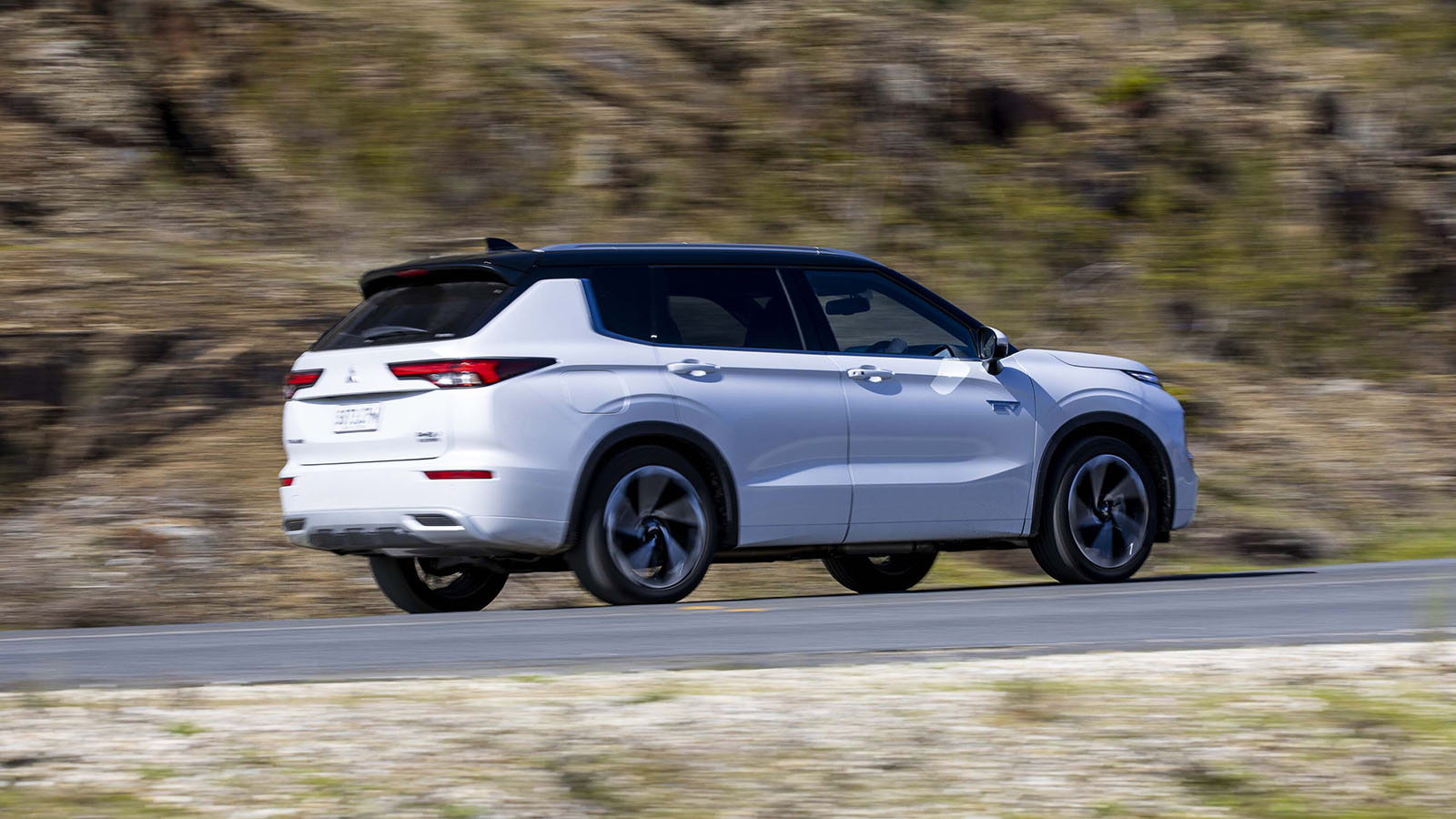Mitsubishi Outlander PHEV side view